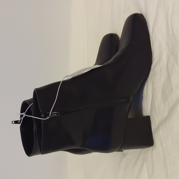 Faux Leather Square Toe Boots - Old Navy - Size 8 - Picture 3 of 4